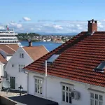 Olav Kyrres Gate 39 2 Etg 4 Soverom Ved Taket Av Stavanger