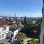 Olav Kyrres Gate 39 2 Etg 4 Soverom Ved Taket Av Stavanger
